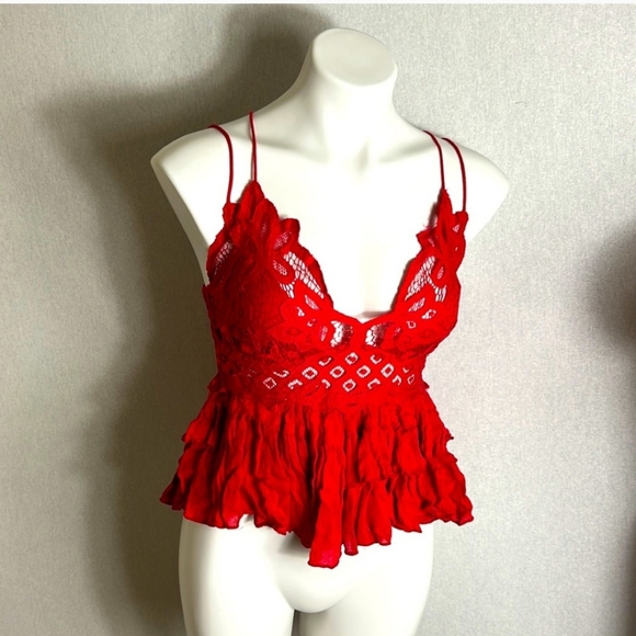 FREE PEOPLE ADELLA CAMI TOP WOMEN  SIZE  M RED  LACE TOP NWT - Picture 2 of 6